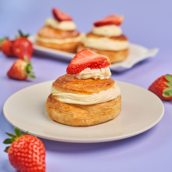 roll de fresas con nata roll de fresas con nata