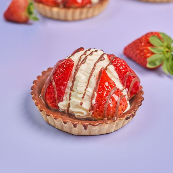 tartaleta rellena de fresas con nata tartaleta de fresas con nata